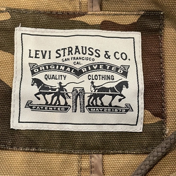 NWT Levi’s women’s camo jacket, size small - Picture 7 of 8